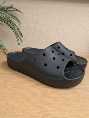 Crocs Black Platform Slide Comfy Sandals Size 10